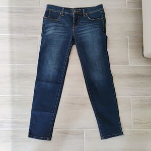 Free People Blue Skinny Jeans with Sleek Design Size 27